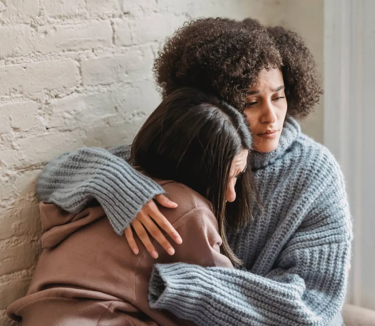 كيف أواسي شخصاً ينتابه الضيق؟