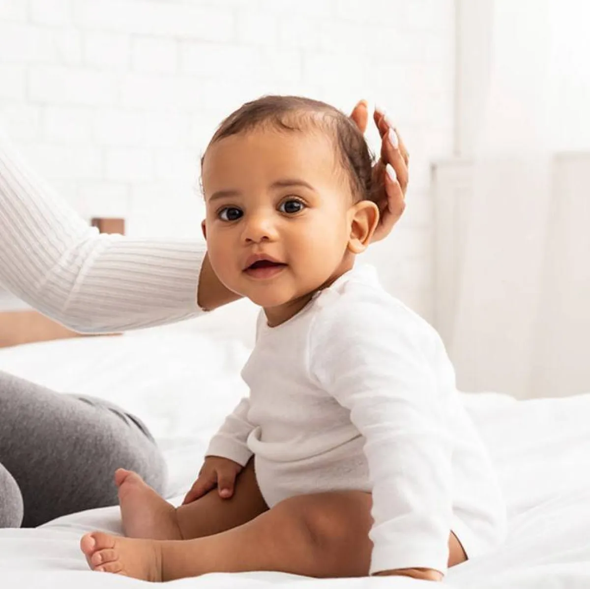 صورة لطفل يجلس