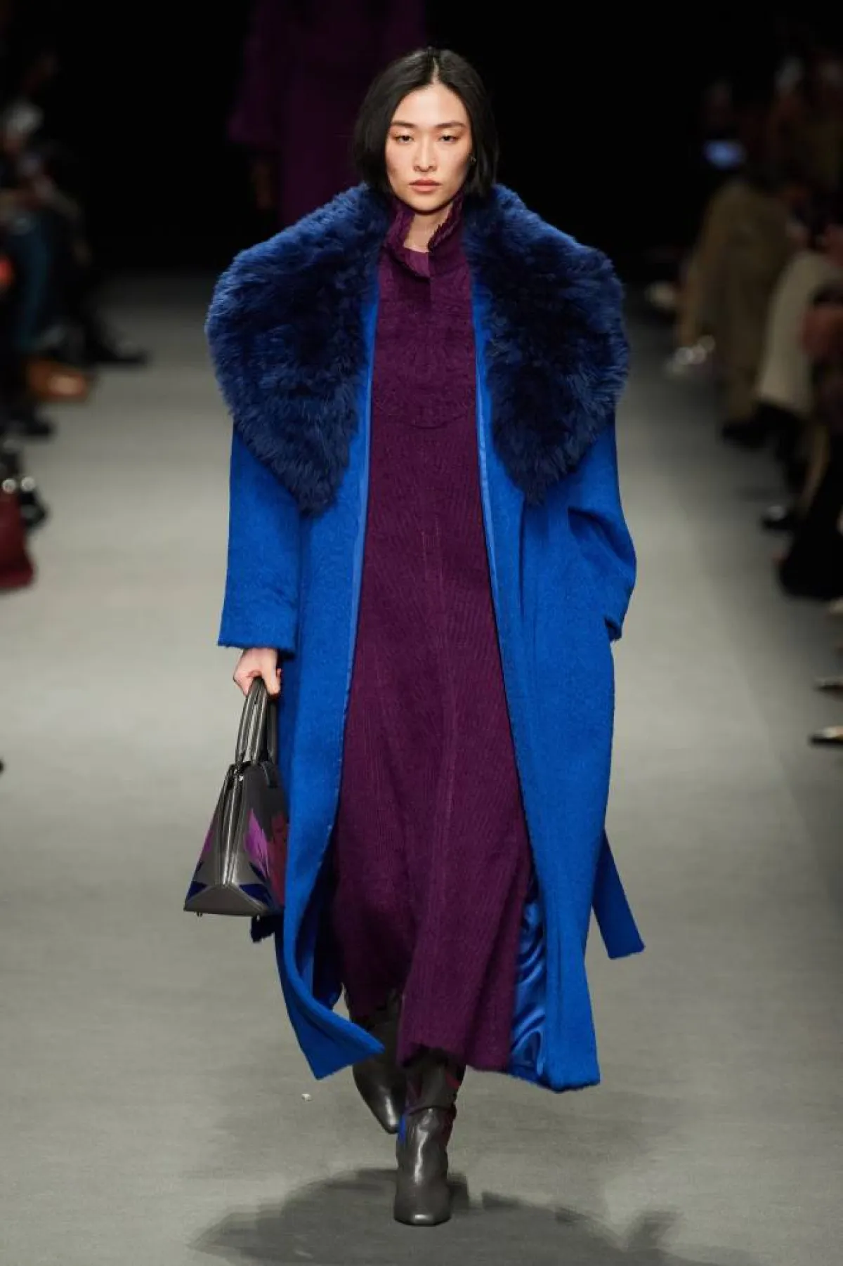 فستان ومعطف من البيرتا فيريتي 