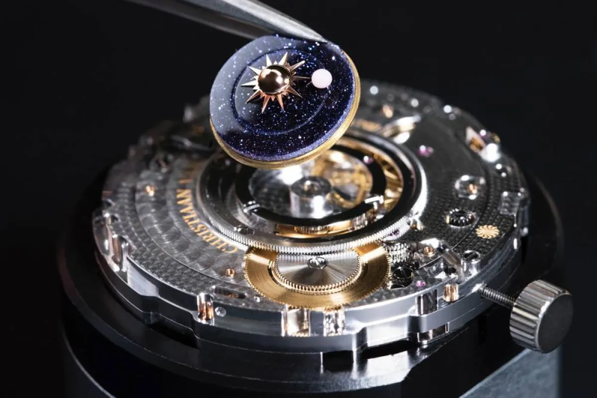 ساعة من فان كليف أند آربلز  Van Cleef & Arpels Lady Arpels Planetarium