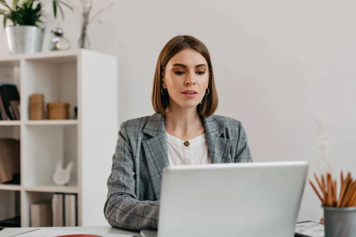 كثيرون يبحثون عن آليات تمكّنهم من القيام بواجبات مهنهم بمتعة