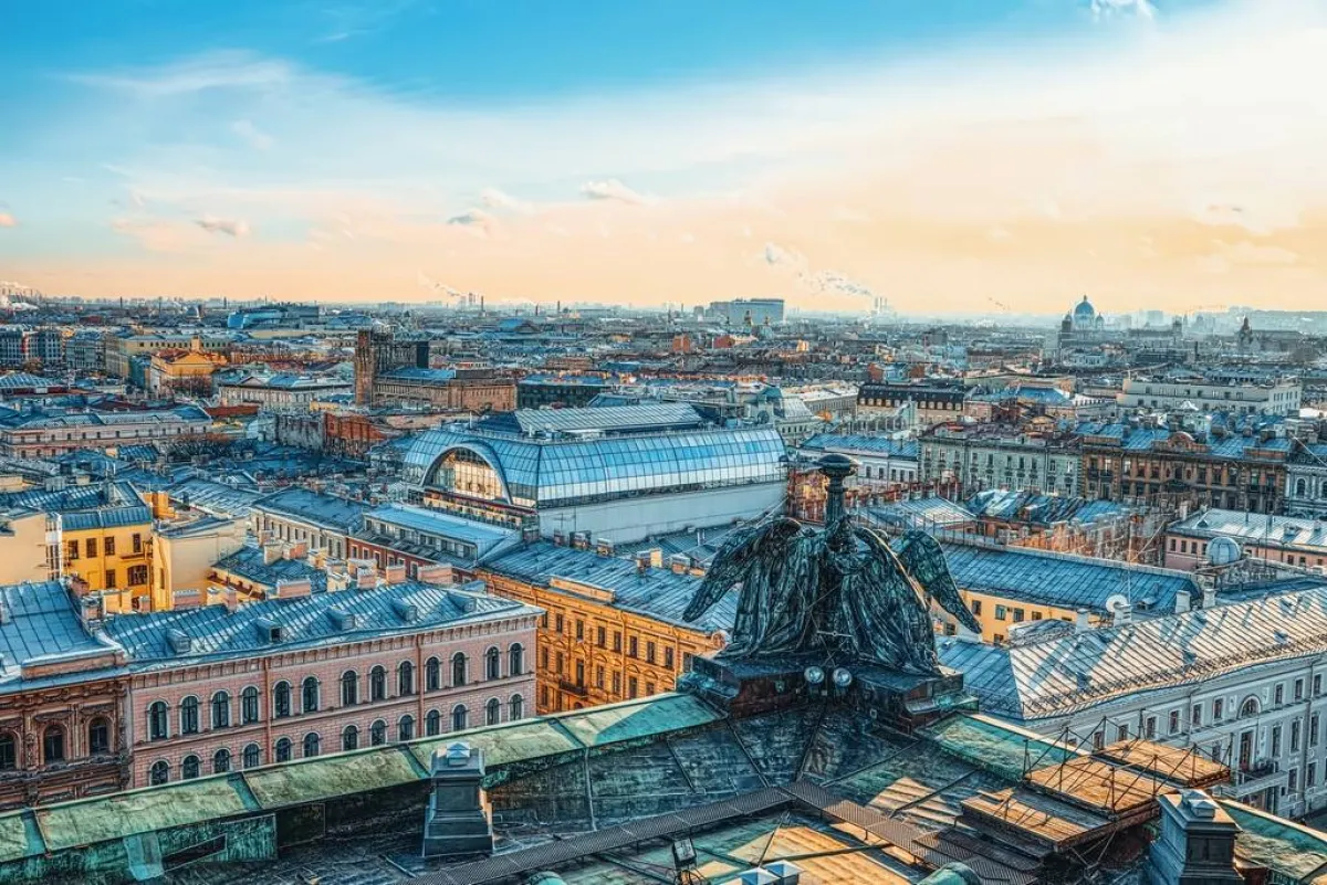 سان بطرسبورغ، كما تبدو من سطح صرح إسحق