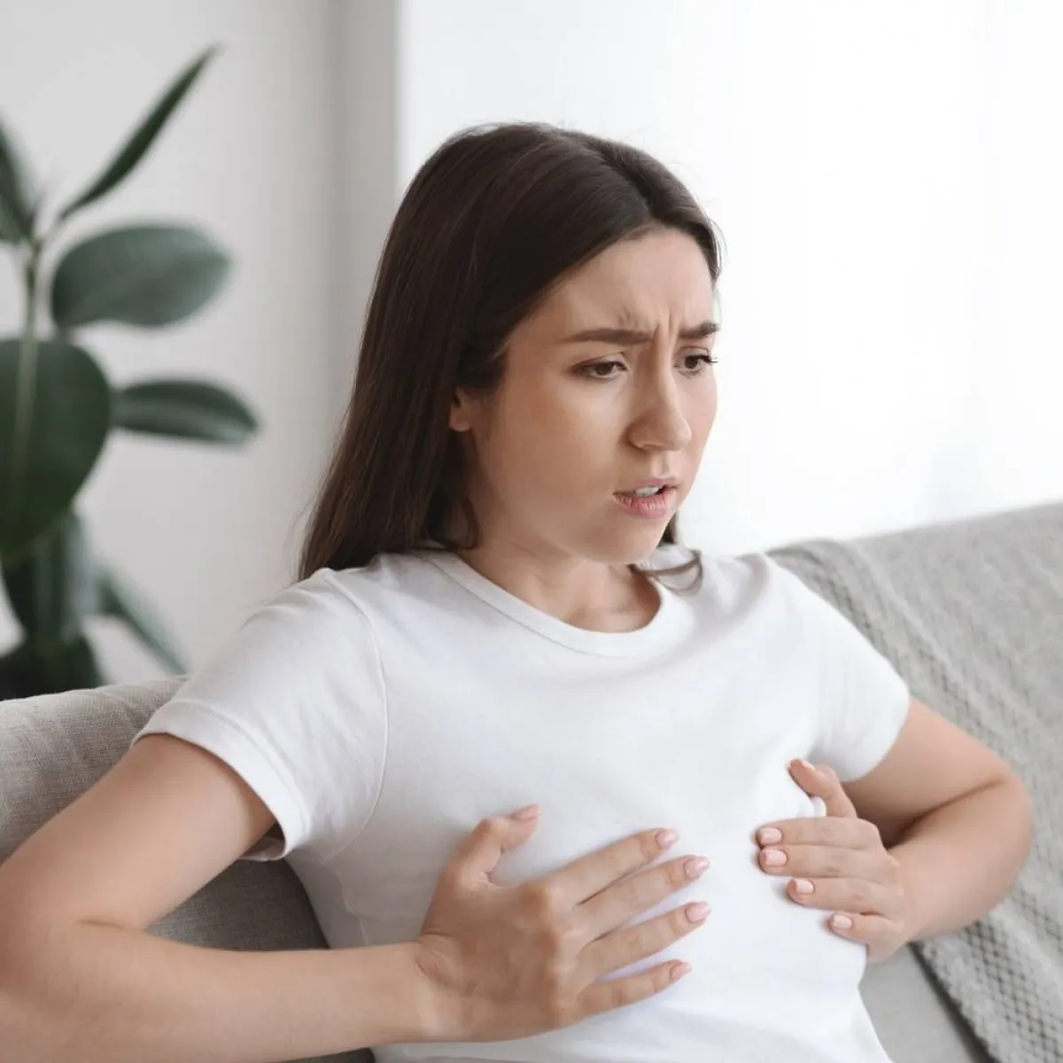 صورة لحامل تشكو ألماً بالصدر