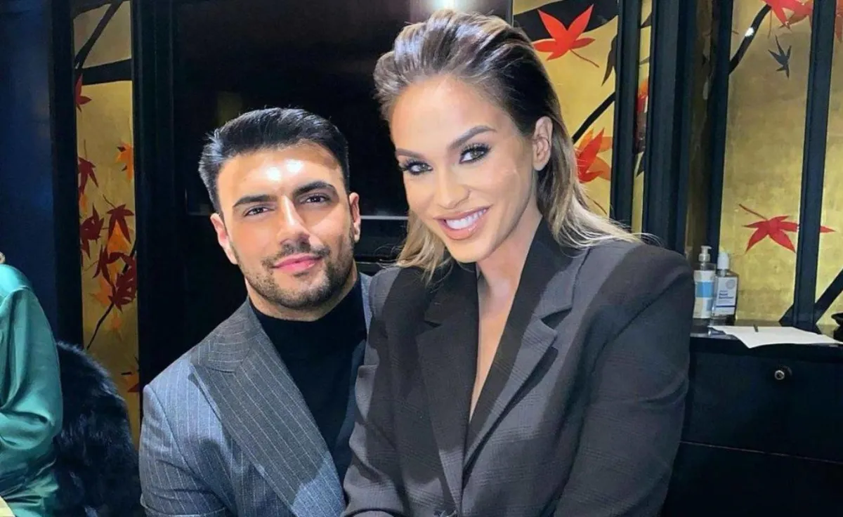 فيكي باتيسون مع خطيبها - الصورة من حساب فيكي باتيسون على انستغرام