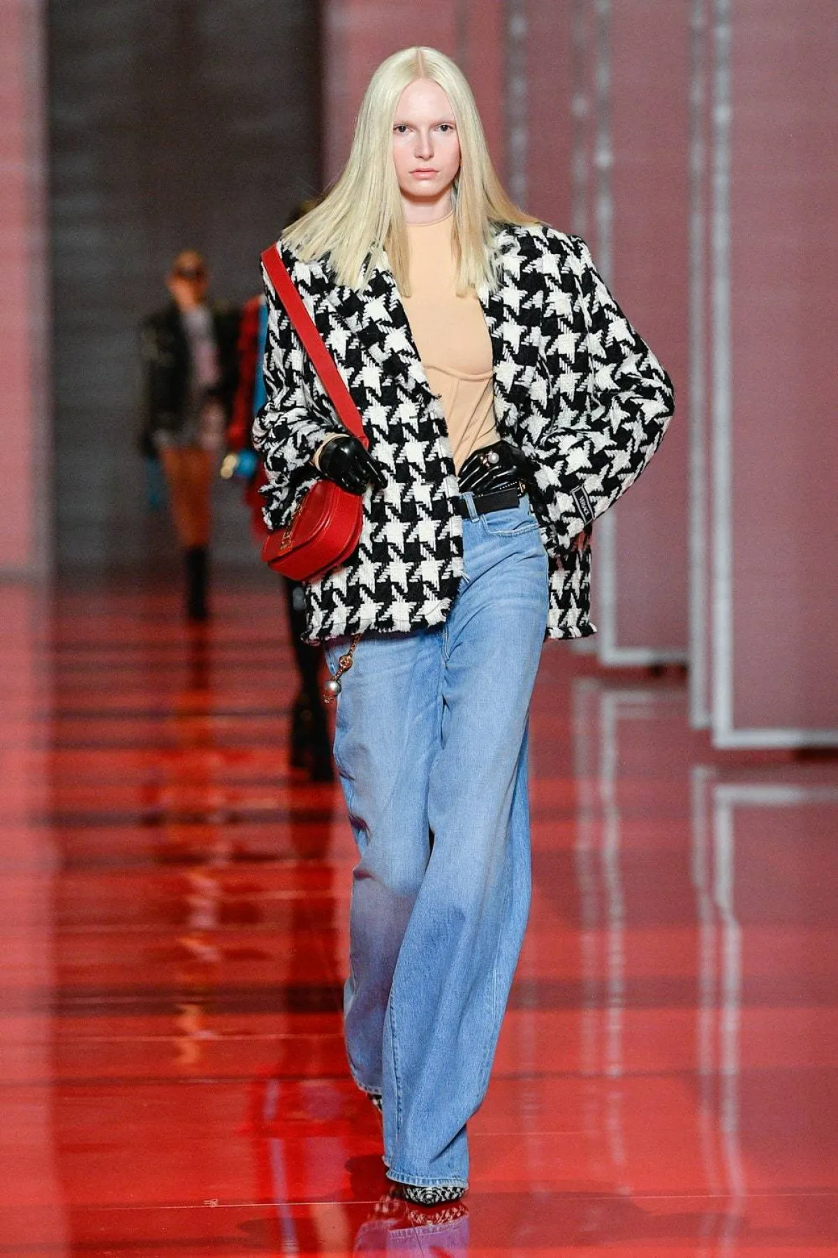 سترة مربعة التقطيعات من فرساتشي 