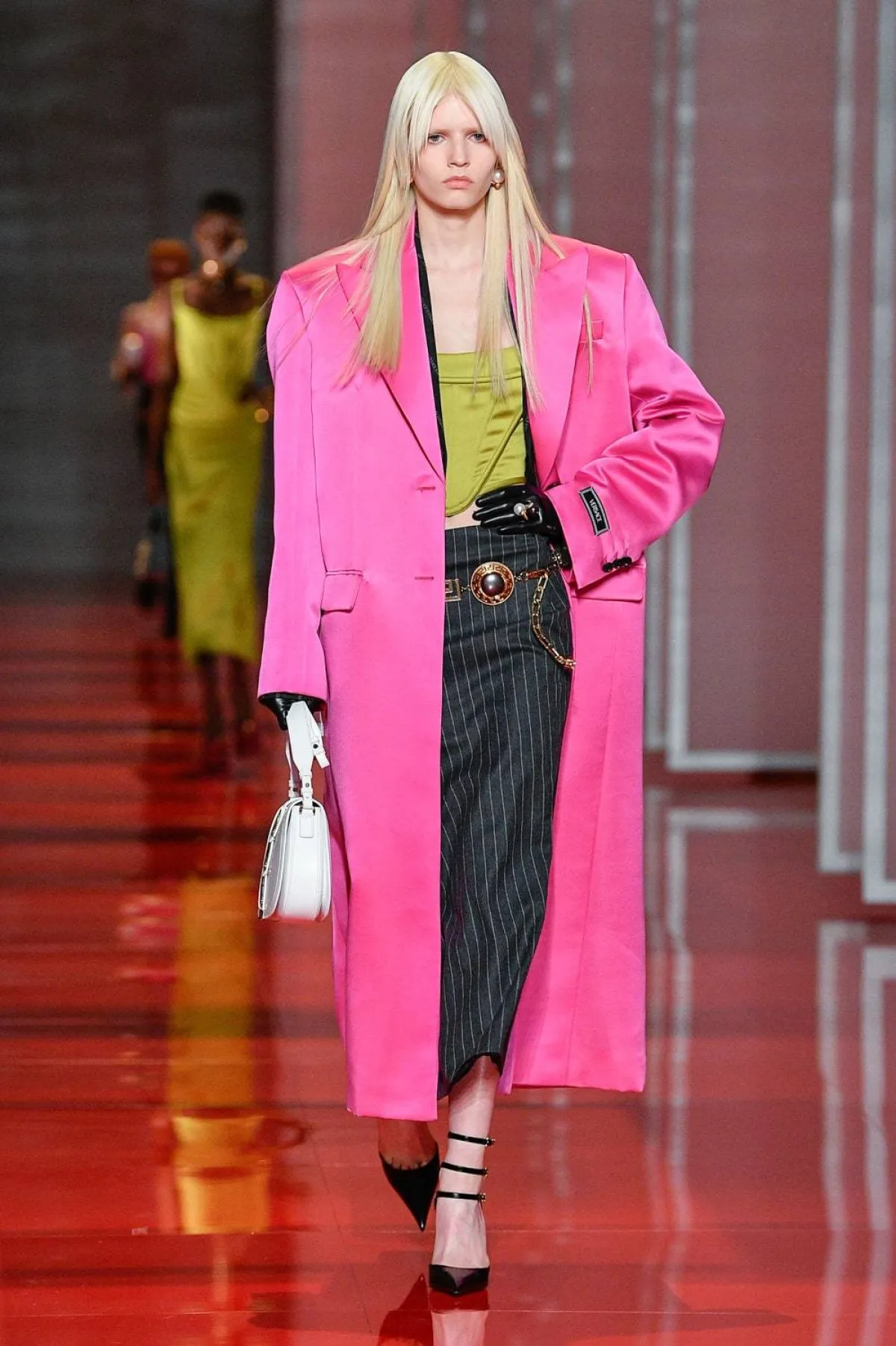 معطف زهري من فرساتشي