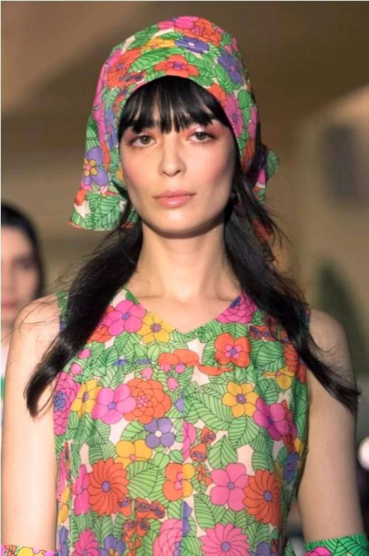 وشاح يوضع على الرأس أيضاً من آنا سو  Anna Sui
