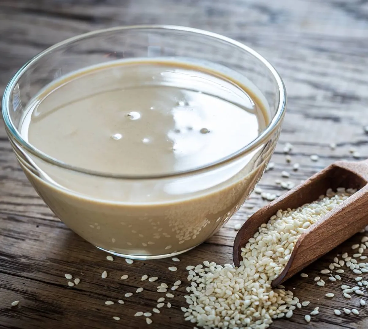 صورة لصلصة الطحينة المصنوعة من السمسم