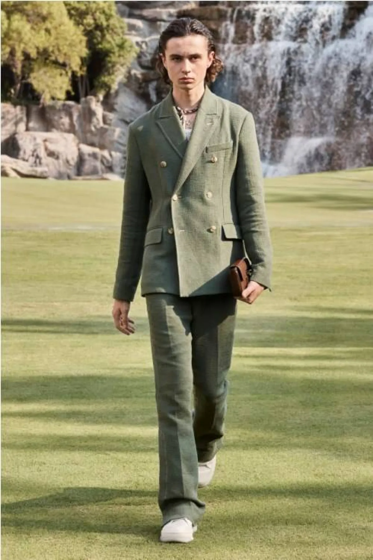 بدلة باللون الأخضر الغامق من اميري  Amiri