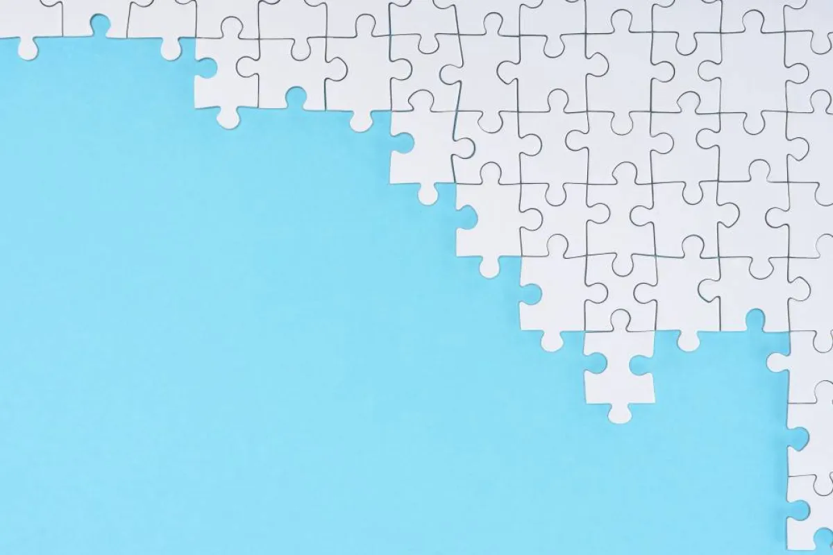 مع انتشار الألعاب الإلكترونية بأنواعها المختلفة، تفضّل فئة من مستخدمي الهواتف الذكية من الأعمار كافة، الألغاز 