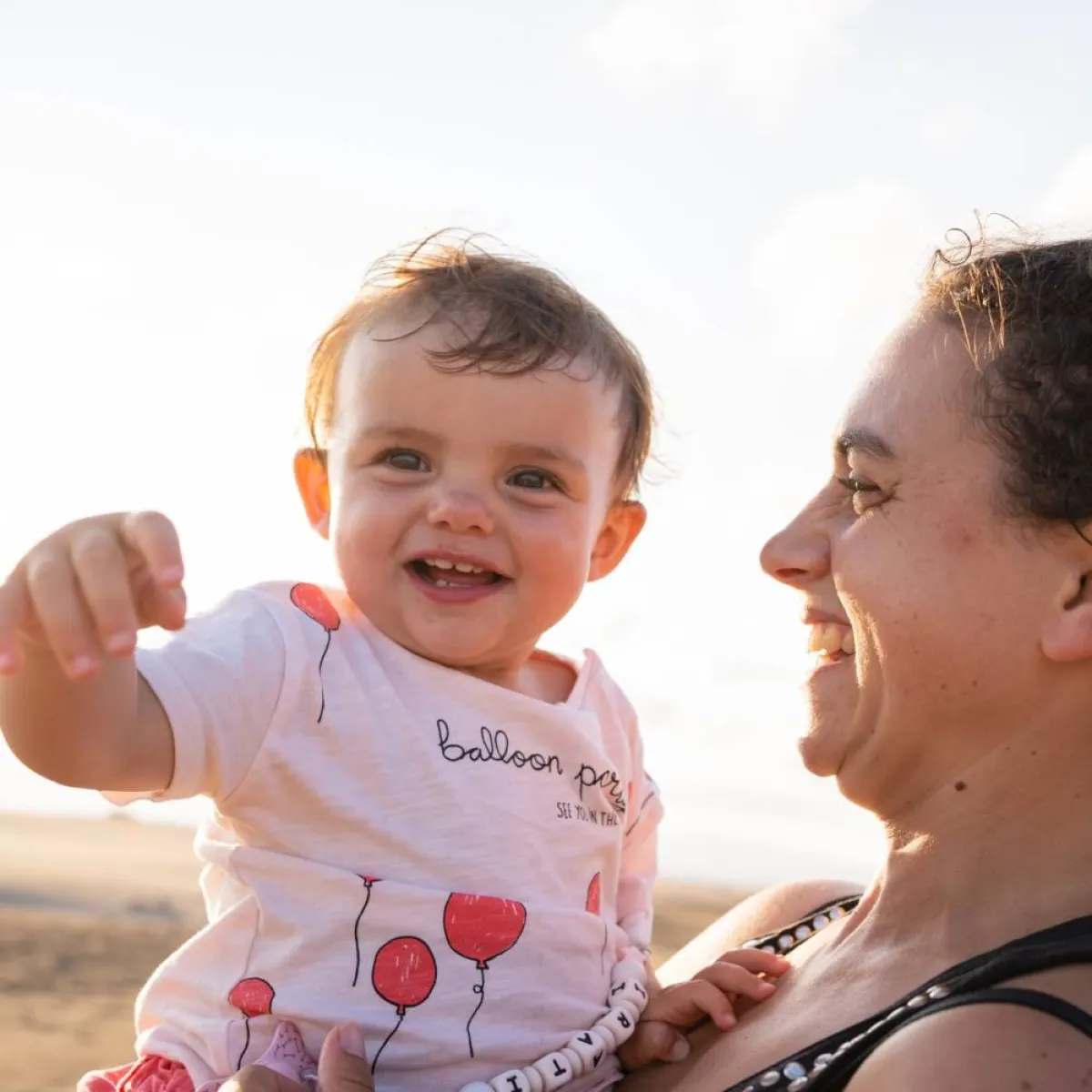 صورة لأم وطفلها