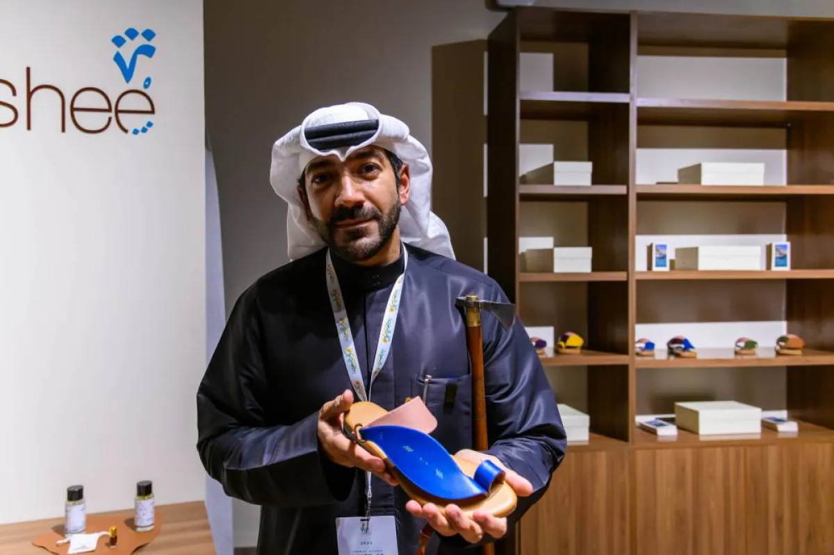 محمد كاظم مع منتجات تماشي