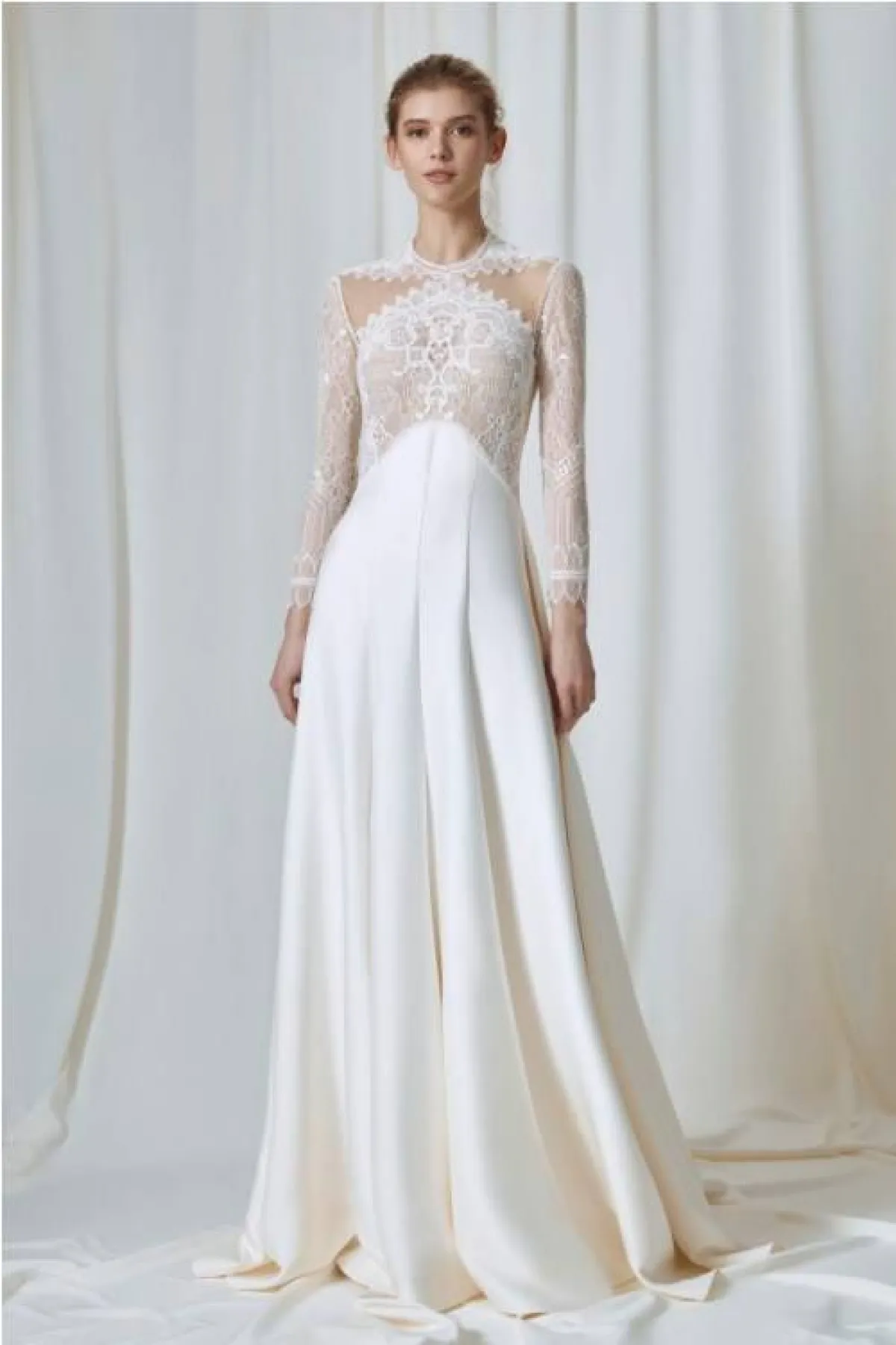 فستان بدون ذيل من إيديم كوتور  Edem Couture