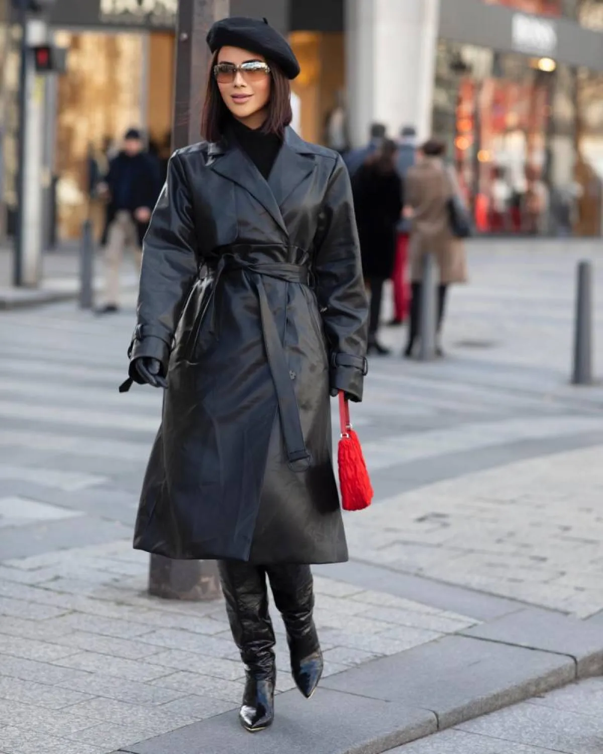 ديما الأسدي بقبعة كلاسيكية  