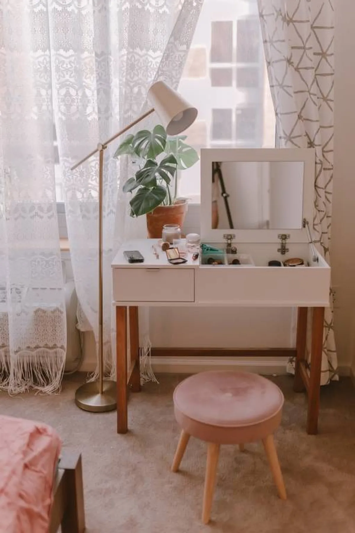 من الرائج أخيرًا حمل تسريحة غرفة النوم النبات الأخضر 