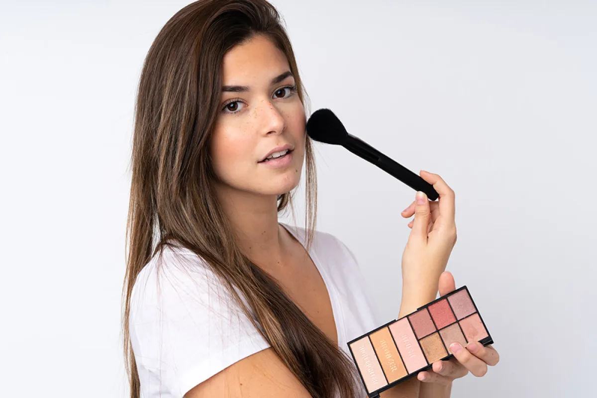 طريقة تطبيق مكياج خفيف للمراهقات للأعراس