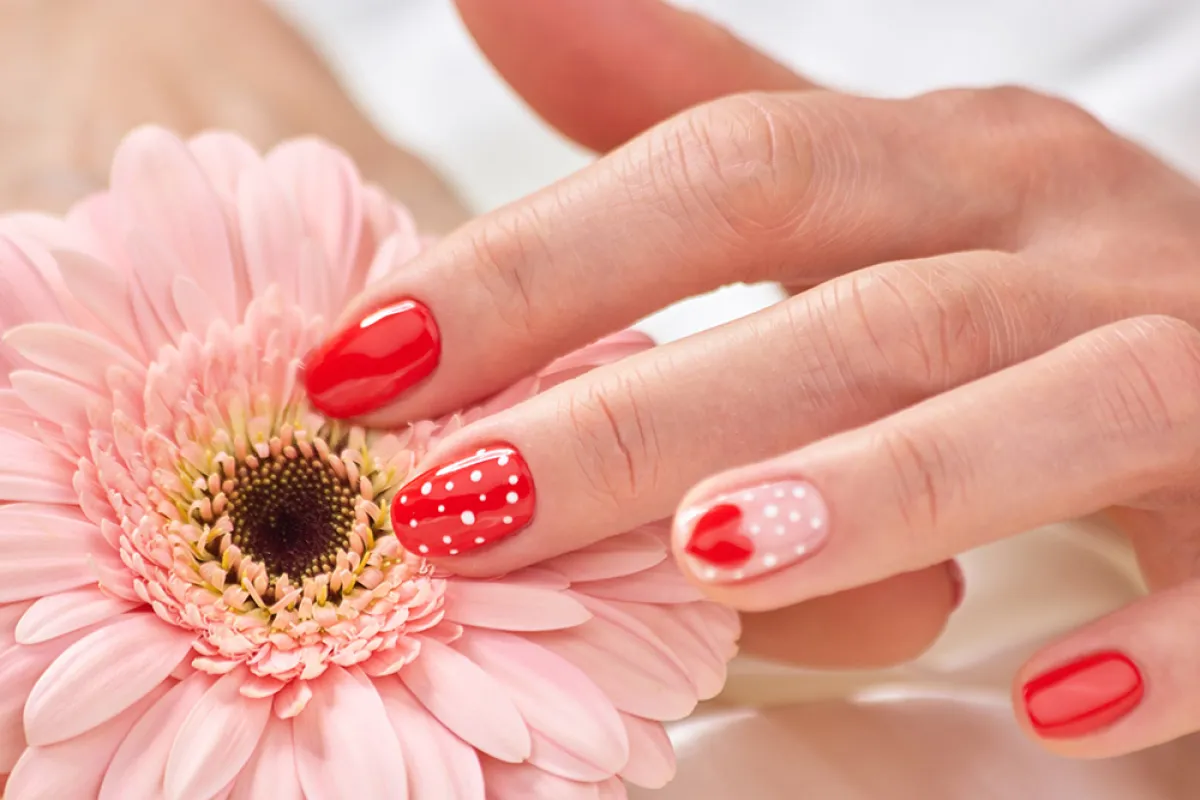 أظافر يوم الحب