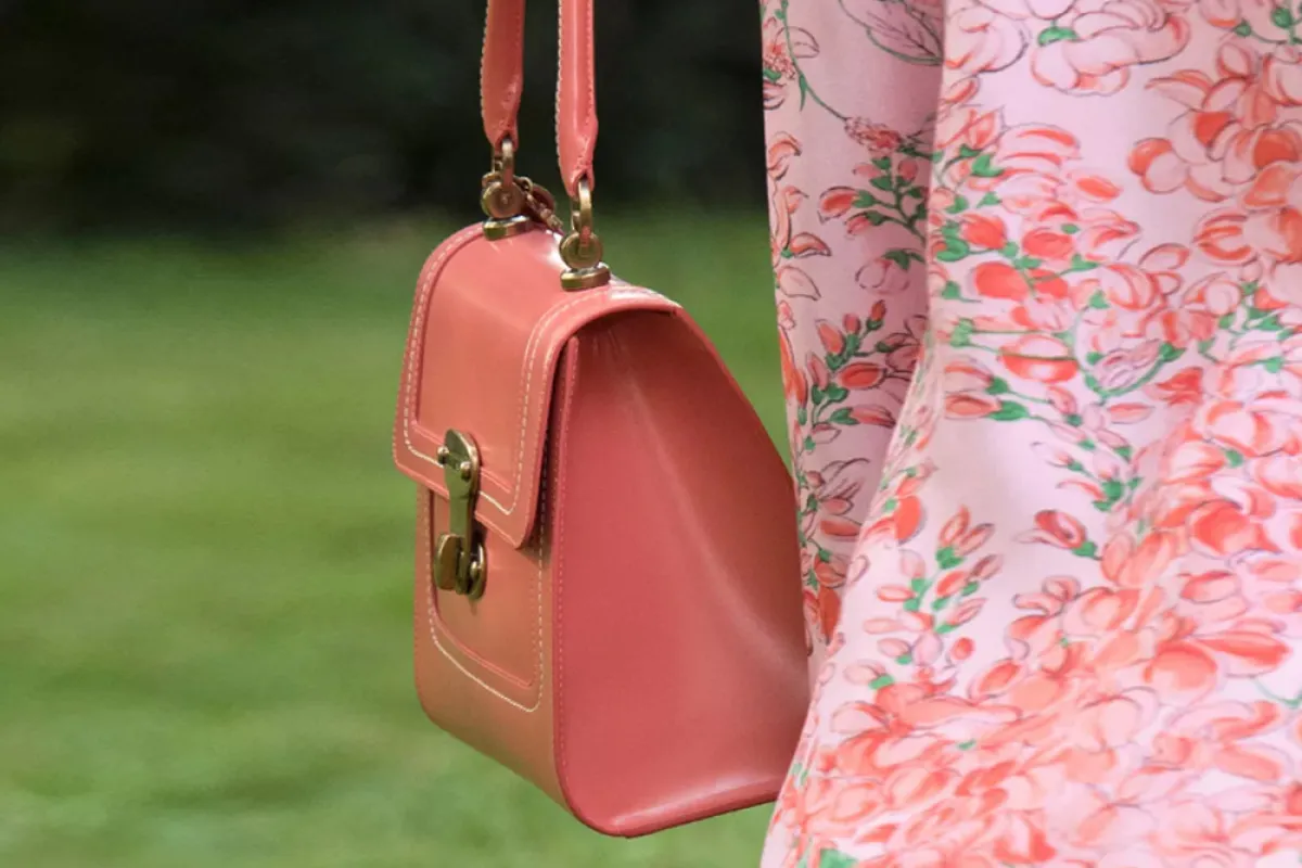 موديلات حقائب عصرية وملوّنة من بورا اكسو  Bora Aksu