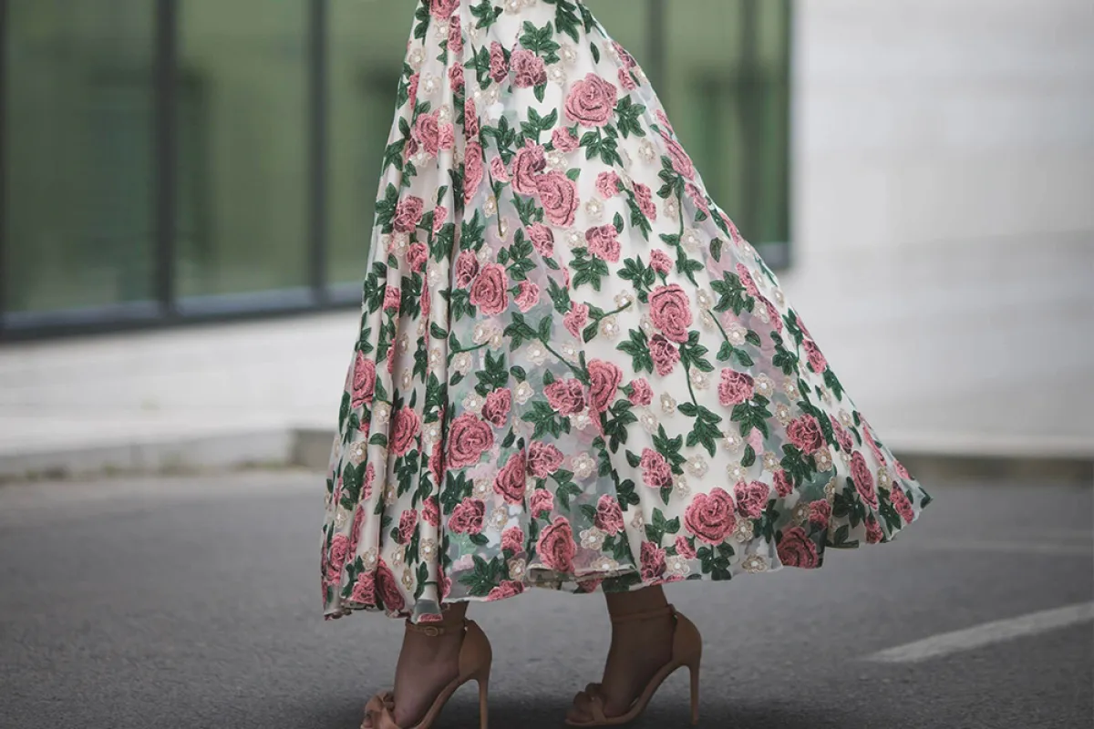 تنانير طويلة بطبعات الورود للمحجبات لربيع 2022