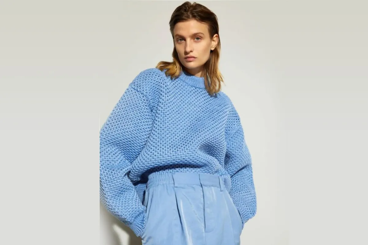 تنسيق الكنزة باللون الأزرق من أكنافاس  Aknvas