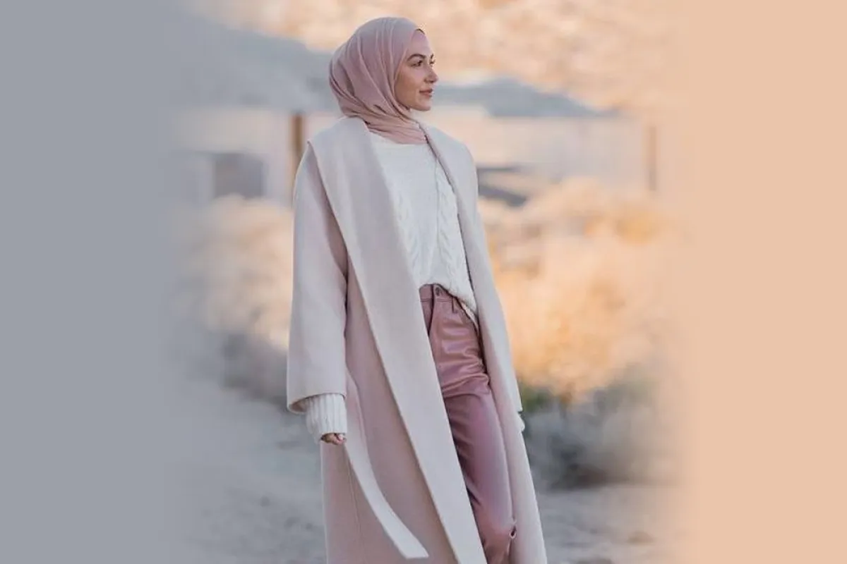 اطلالة انيقة باللون النيود