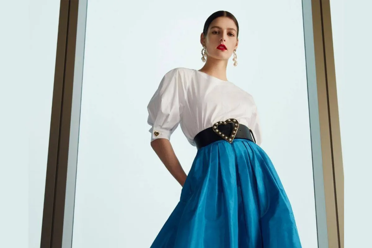 تنورة ماكسي باللون الأزرق من كارولينا هيرارا Carolina Herrera   