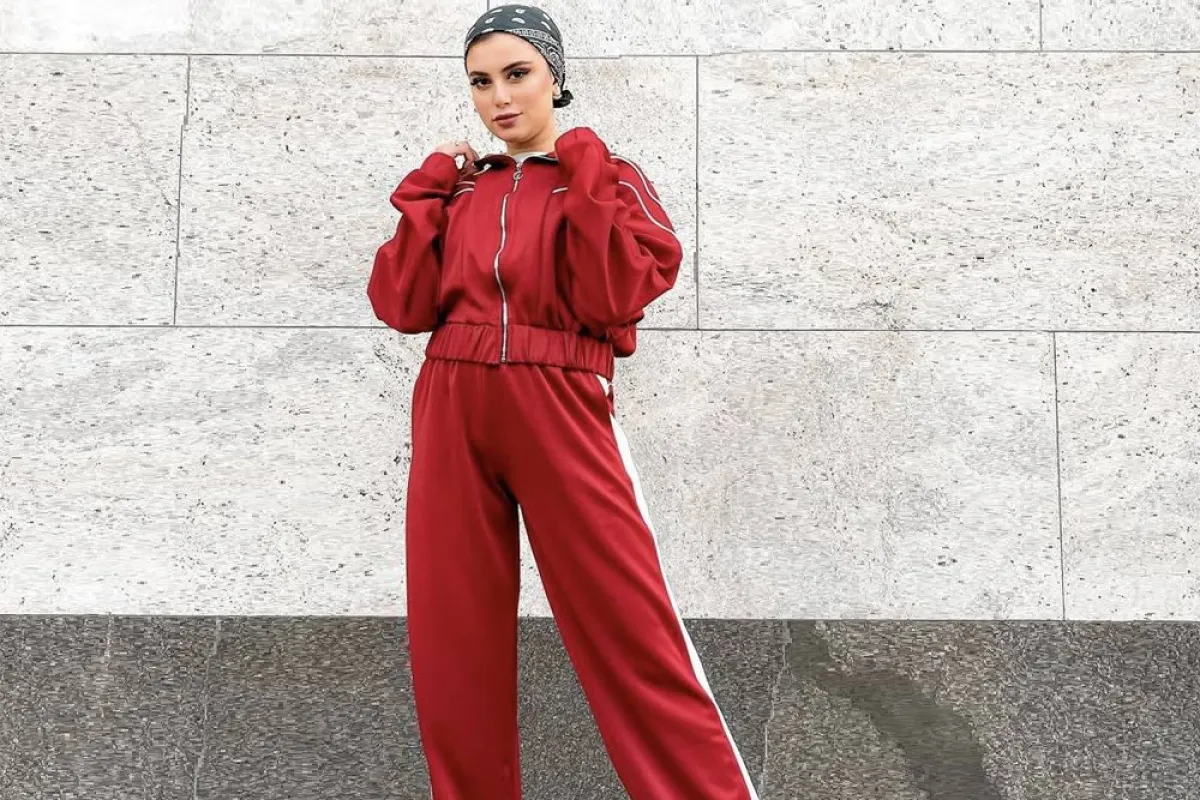 كاميليا عصام بإطلالة اللون الأحمر