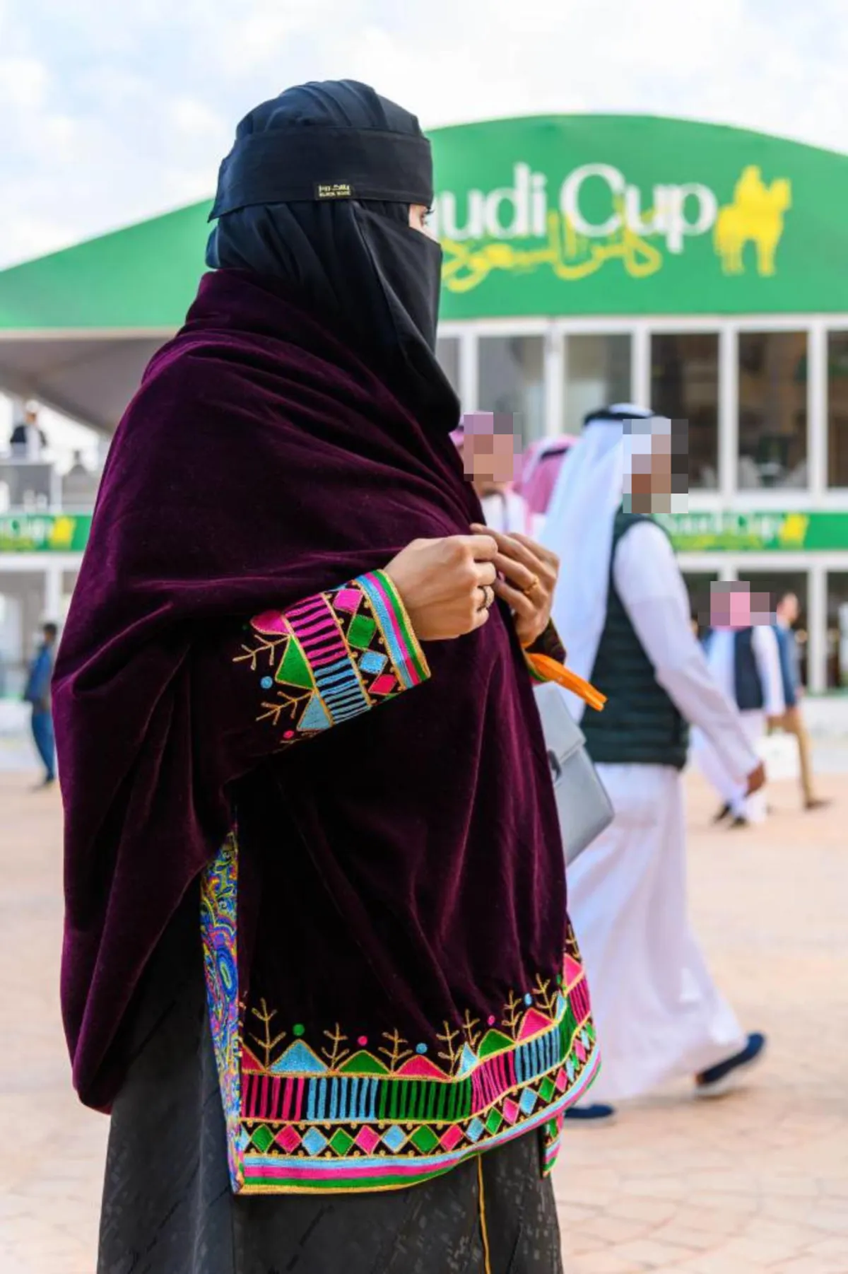 الشال التقليدي في كأس السعودية