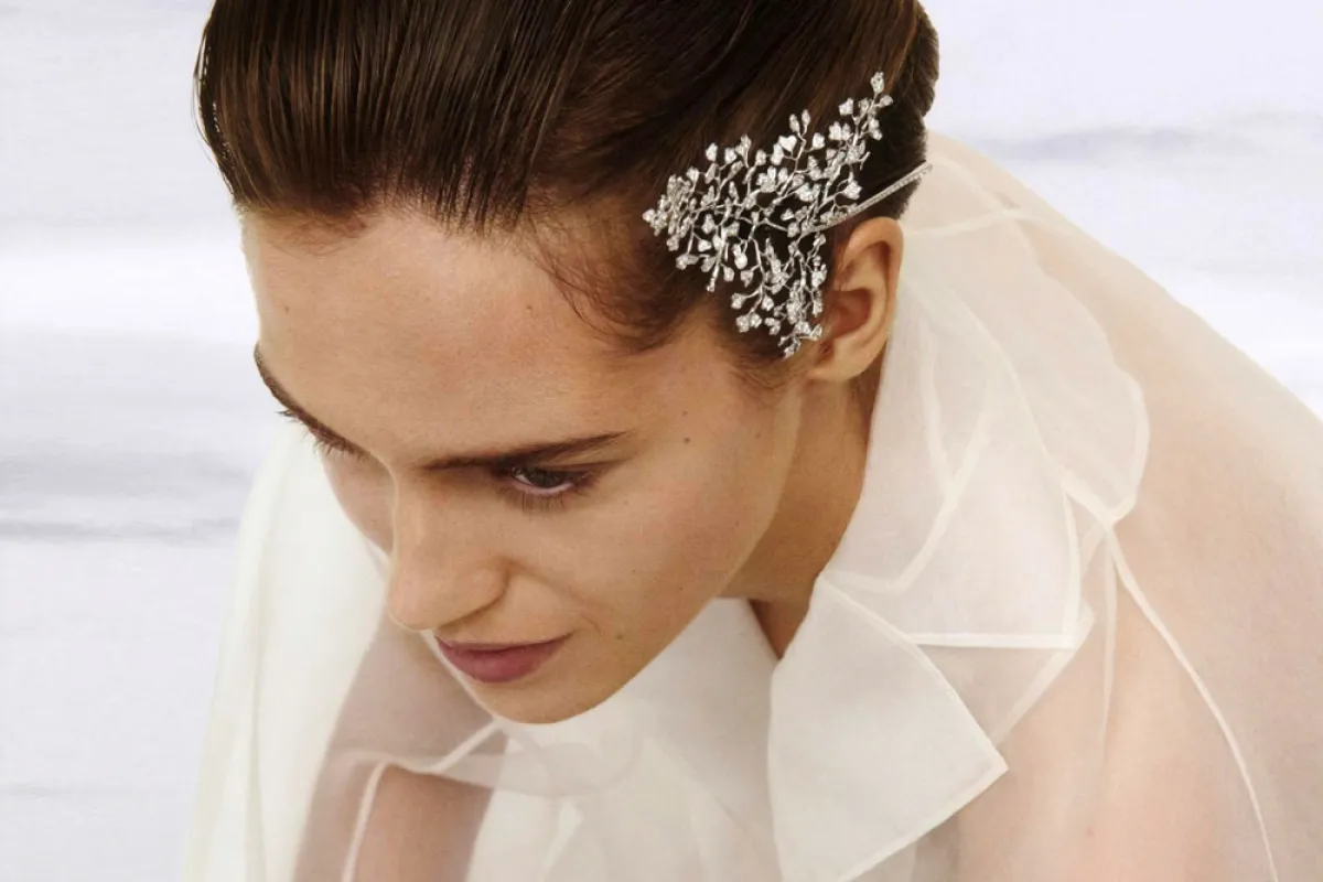 أوراق مرصّعة بالأحجار الكريمة    Bejeweled  leaves