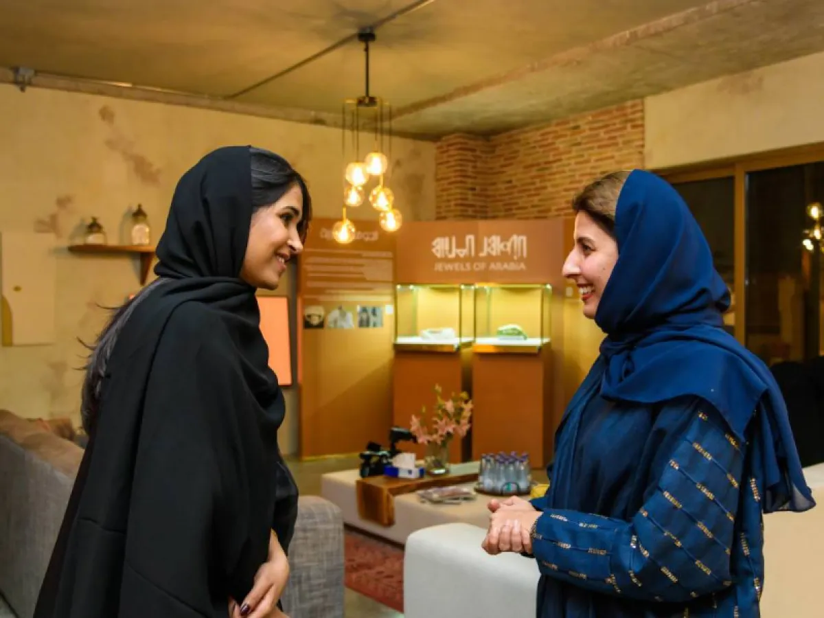 لمى الشثري رئيسة تحرير مجلة سيدتي والجميلة ومصممة المجوهرات ياسمسن مرزوق