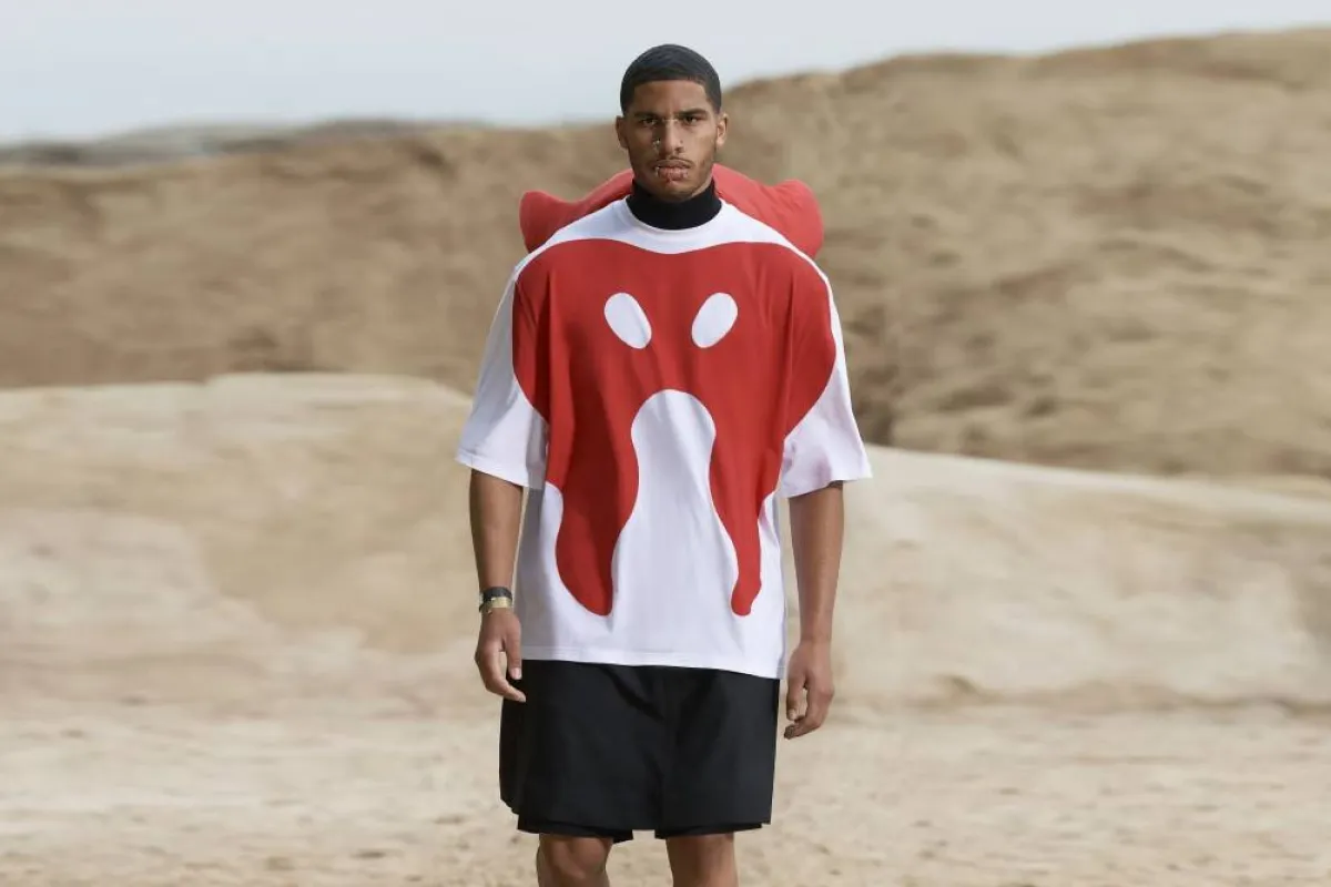 ملابس رياضية بالتيشرت الواسع المُطَبَّع بالرسوم من بيربري Burberry