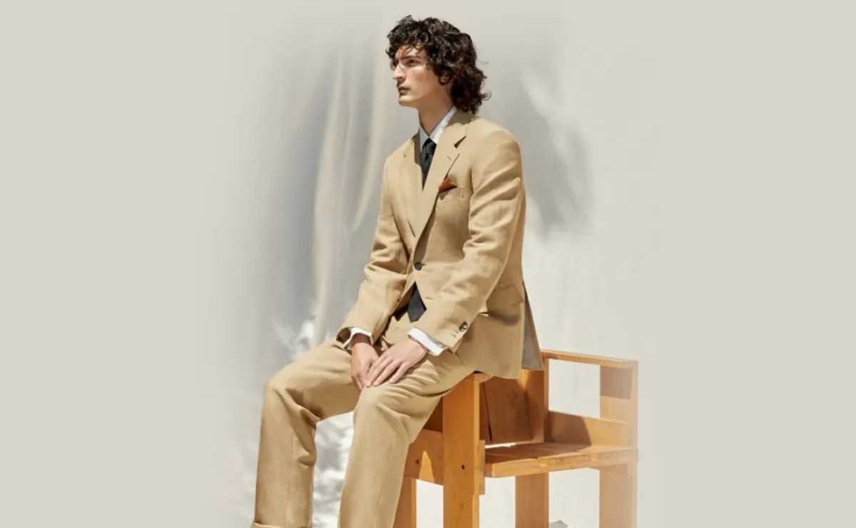 للرجل إطلالات بلون النيود البيج لصيف 2022 من بريوني  Brioni