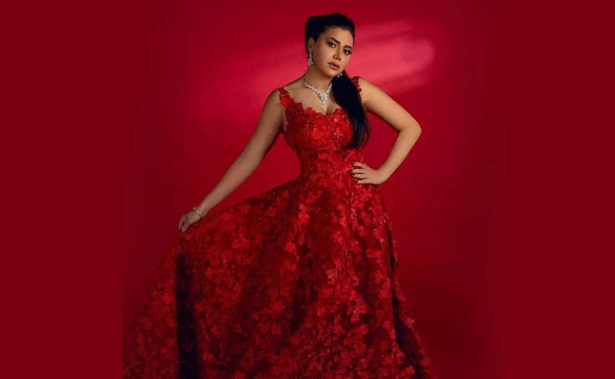 فستان سهرة تول مُطرز بالورود من محمود غالي Mahmoud Ghaly