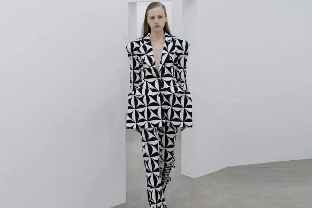 موديلات جاكيتات باللون الأبيض والأسود من اناكيكي  Annakiki