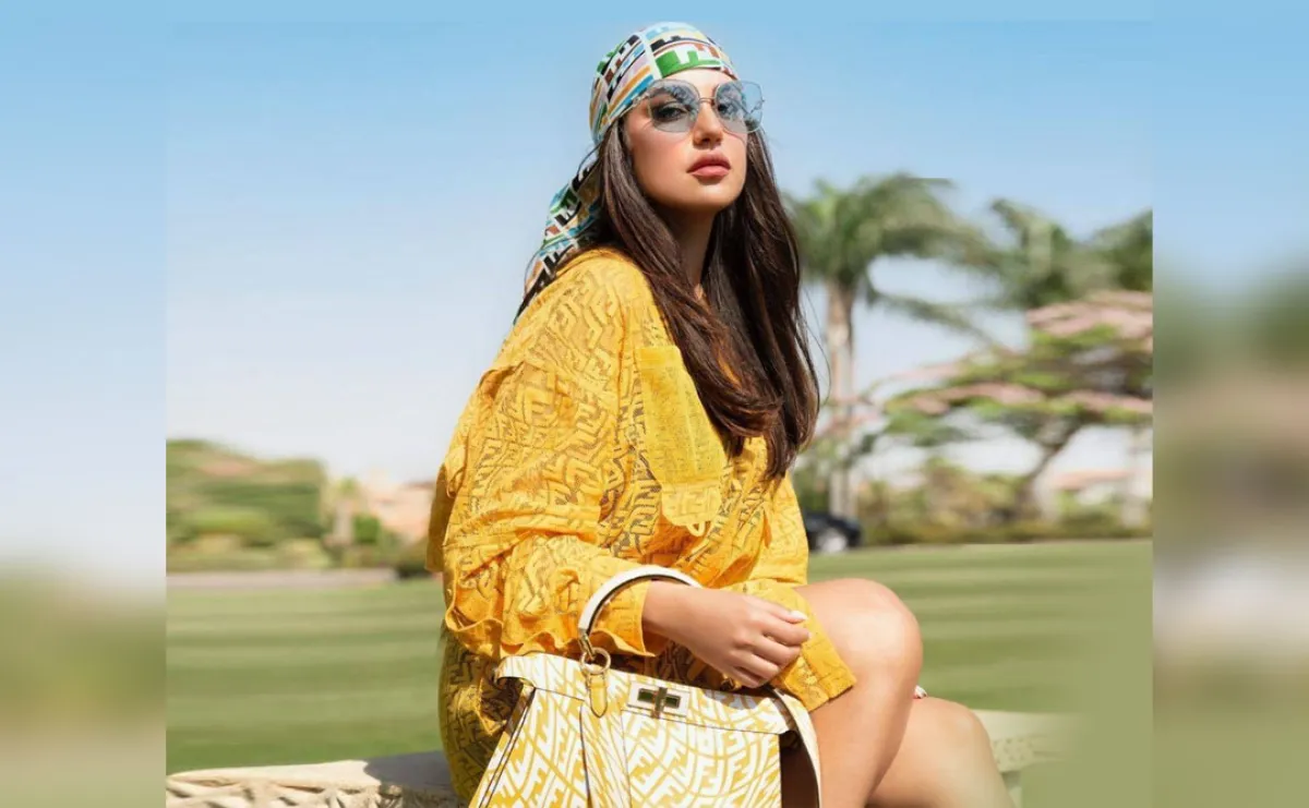 درة زروق بحقيبة يد من فيندي Fendi 