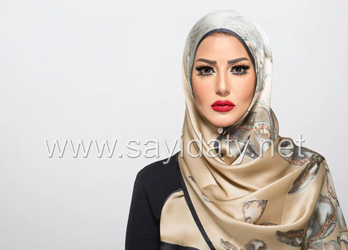 صورة الفنانة سمية الخشاب بالحجاب في جلسة التصوير الخاصة بغلاف سيدتي في العام 2015