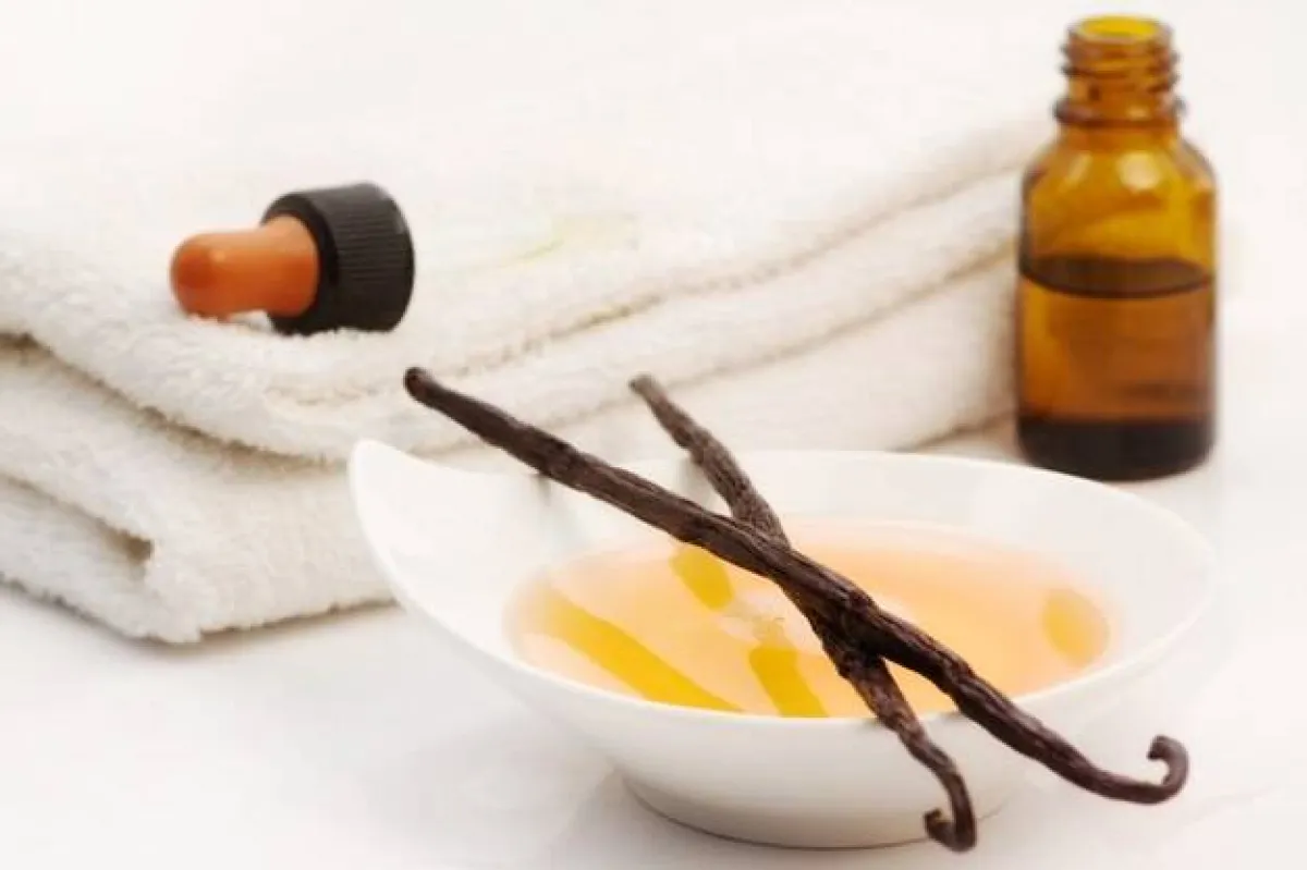 تساعد الفانيليا في علاج حب الشباب وتقليل ظهور التجاعيد 