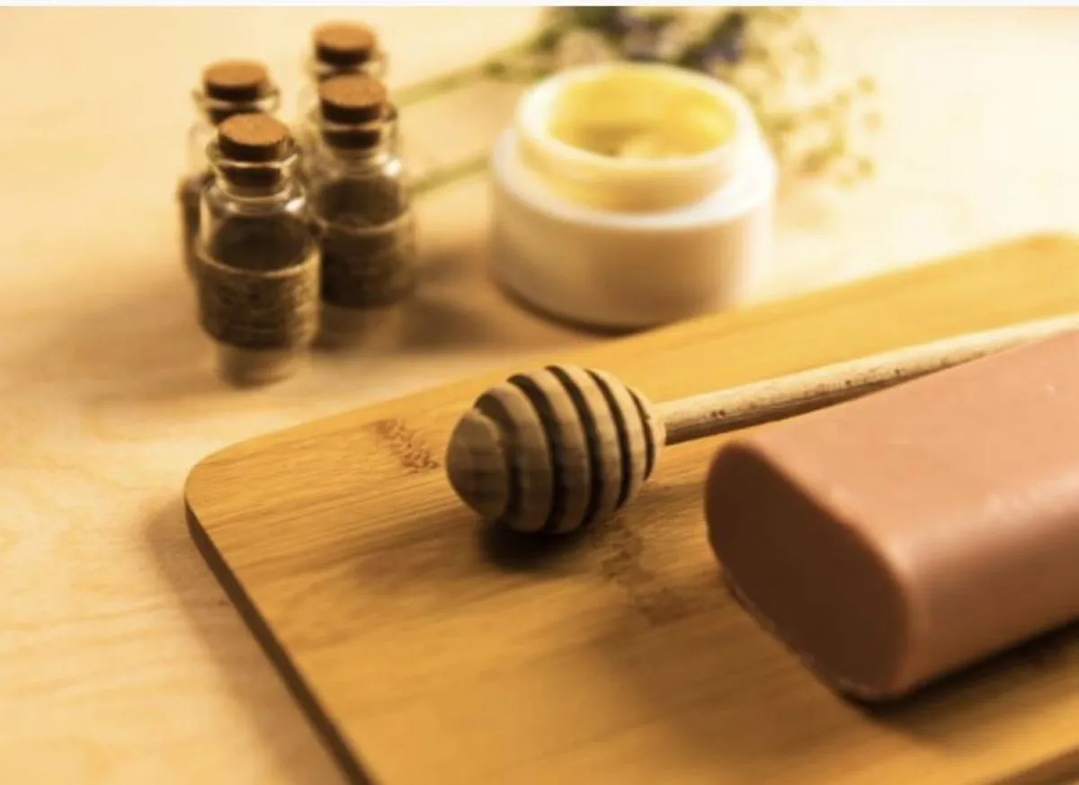 العسل والسمن للبشرة