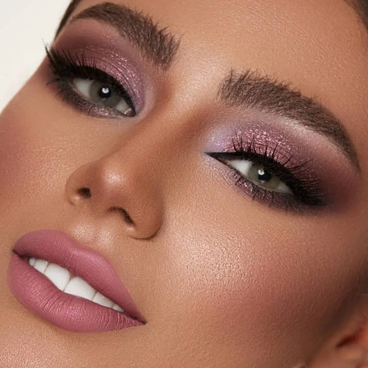 مكياج عروس بنفسجي