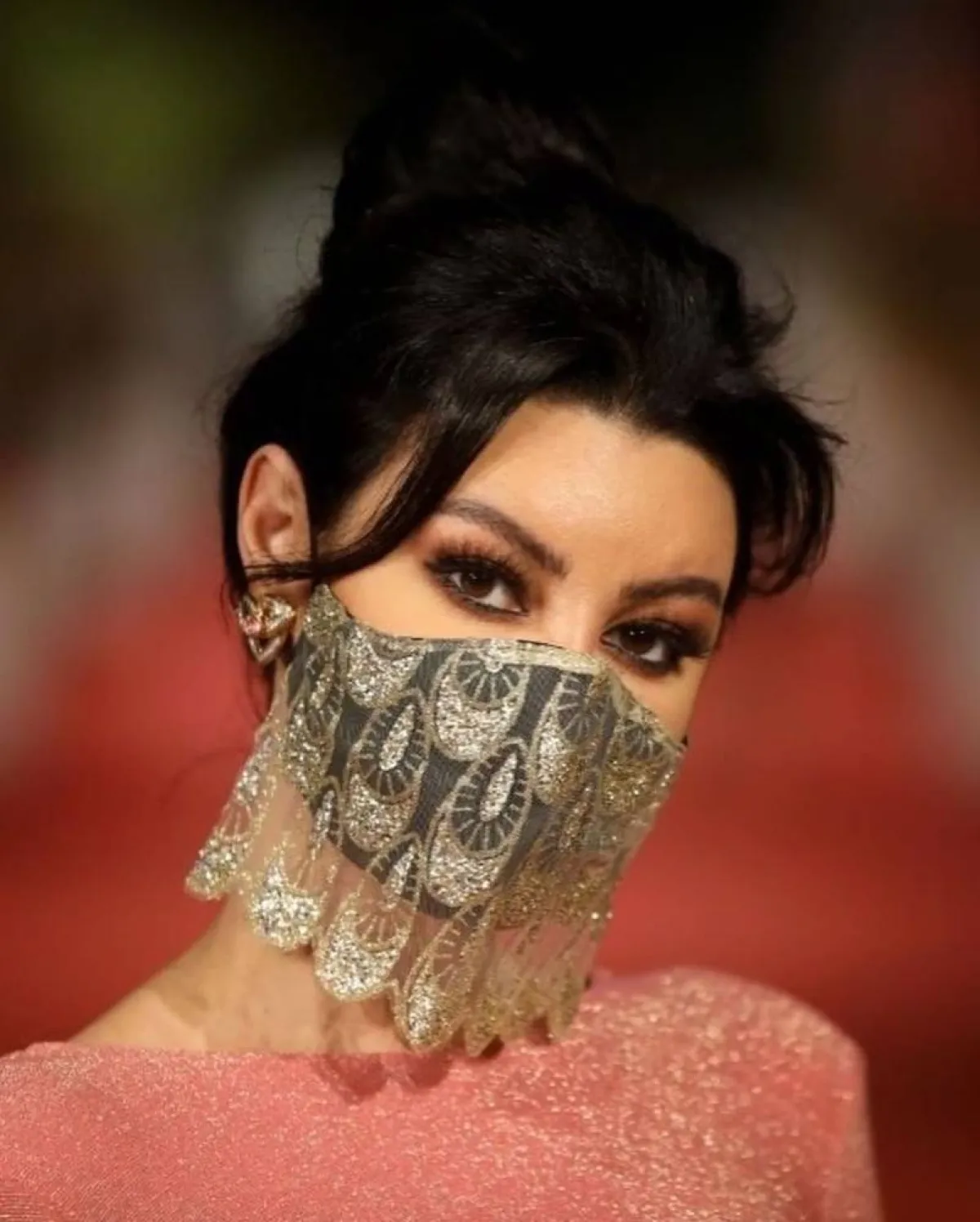 تسريحة مرفوعة بأسلوب أروى جودة