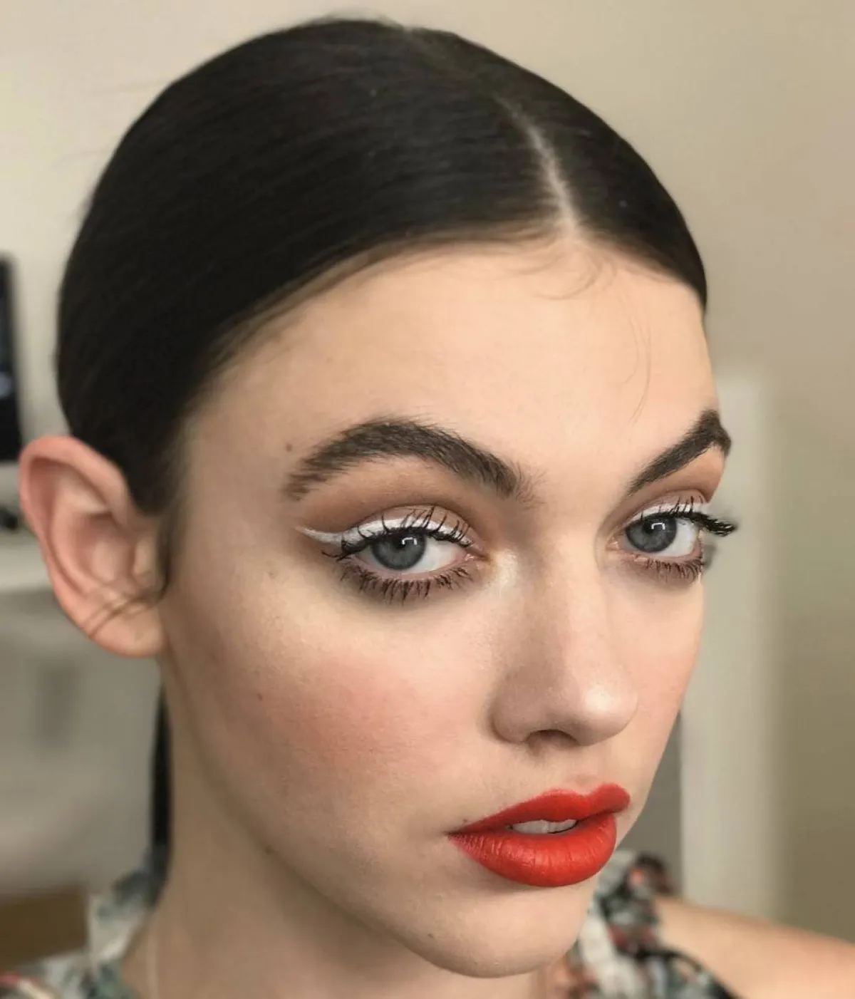 رسمات عيون عروس 2022 بالأيلاينر الأبيض