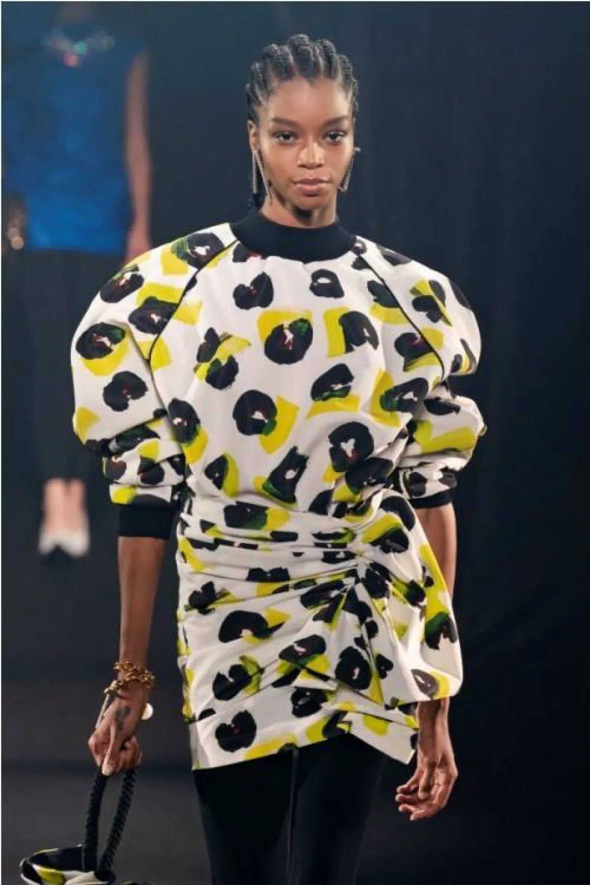 كنزة بأكمام منفوخة من إي زاد فاكتوري  AZ Factory