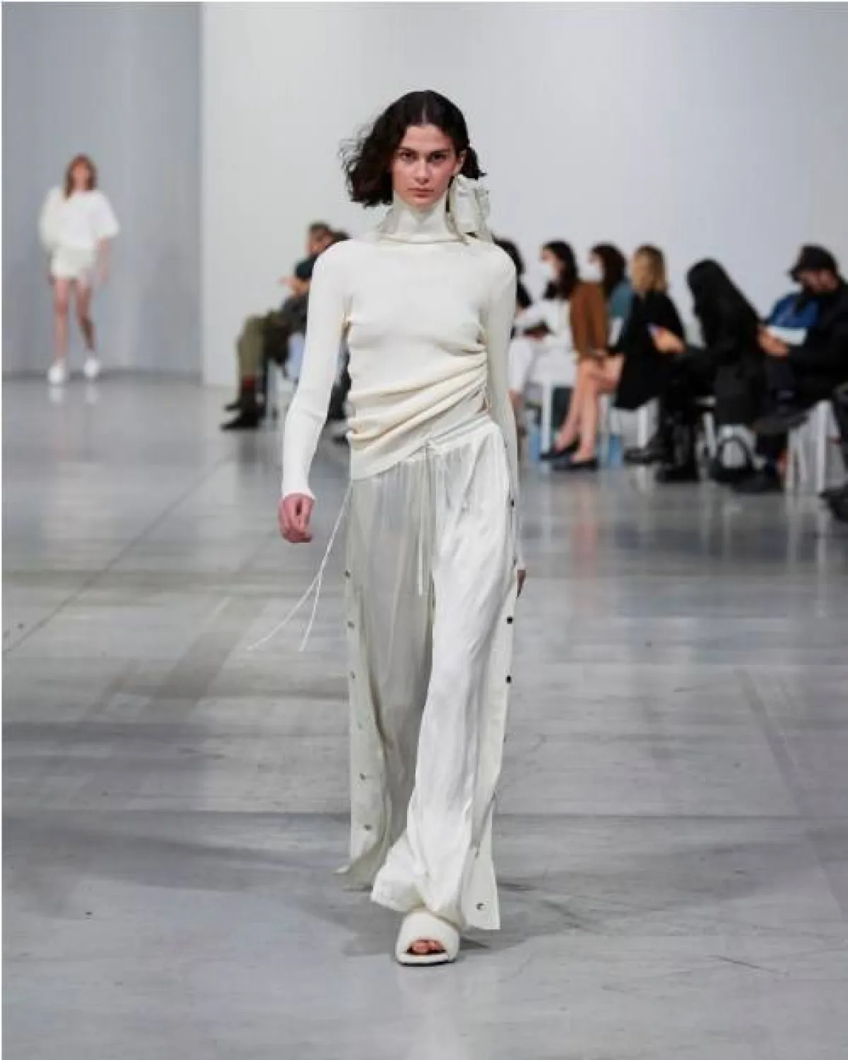 كنزة عالية الرقبة من أي سي 9  AC 9