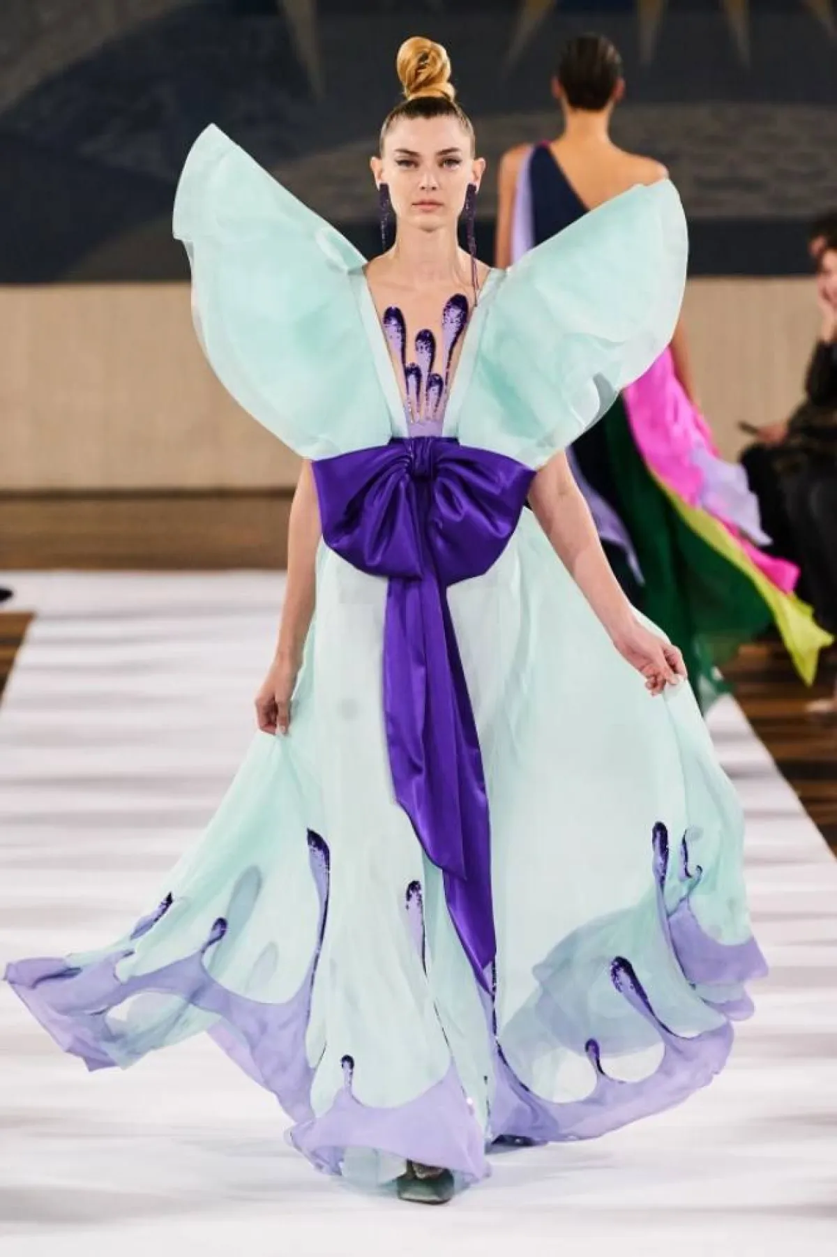 فساتين خطوبة مزينة بالفيونكات  من يانينا  Yanina