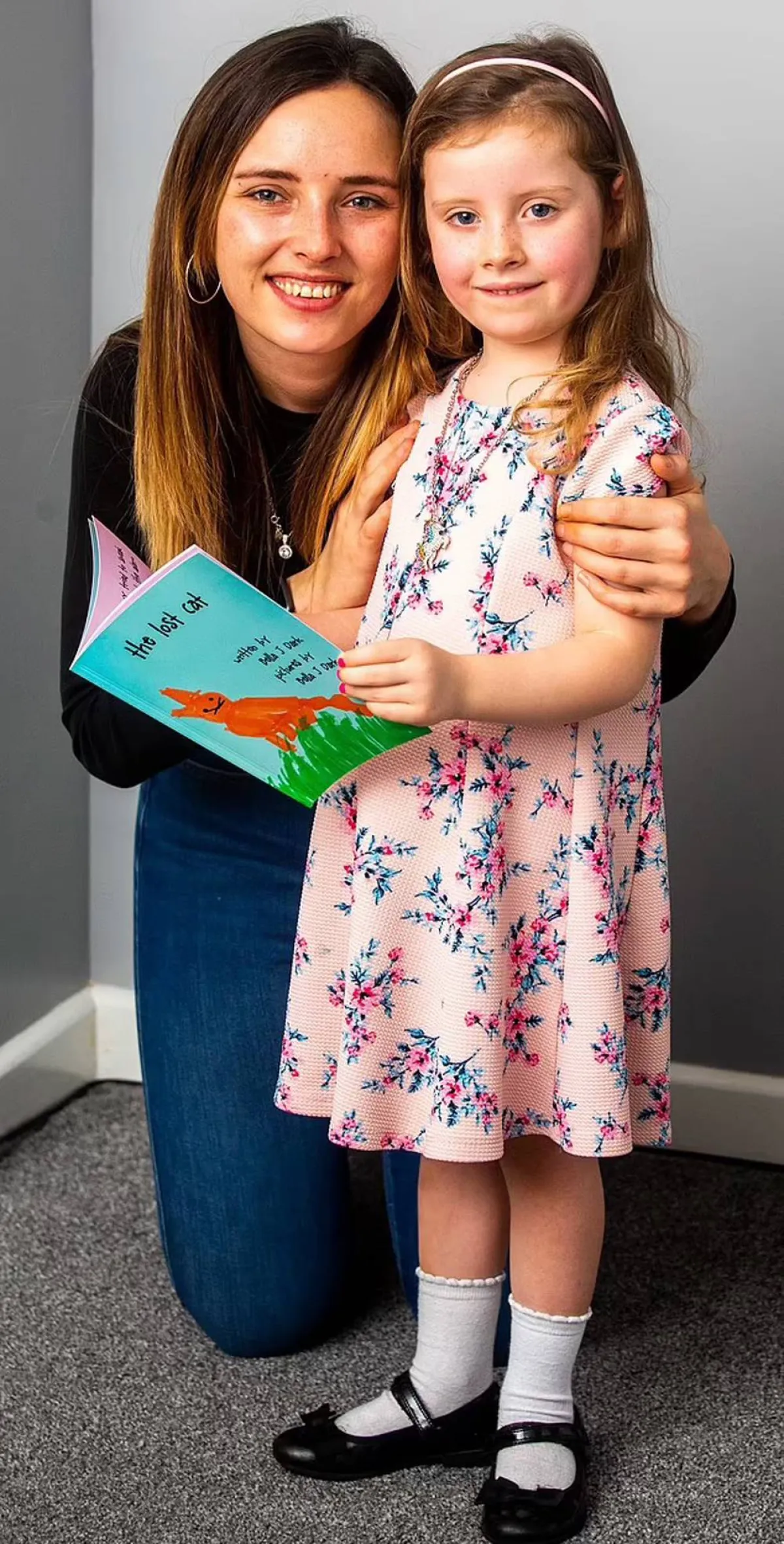 بريطانية صاحبة الخمسة اعوام تصبح أصغر مؤلفة كتب في العالم 