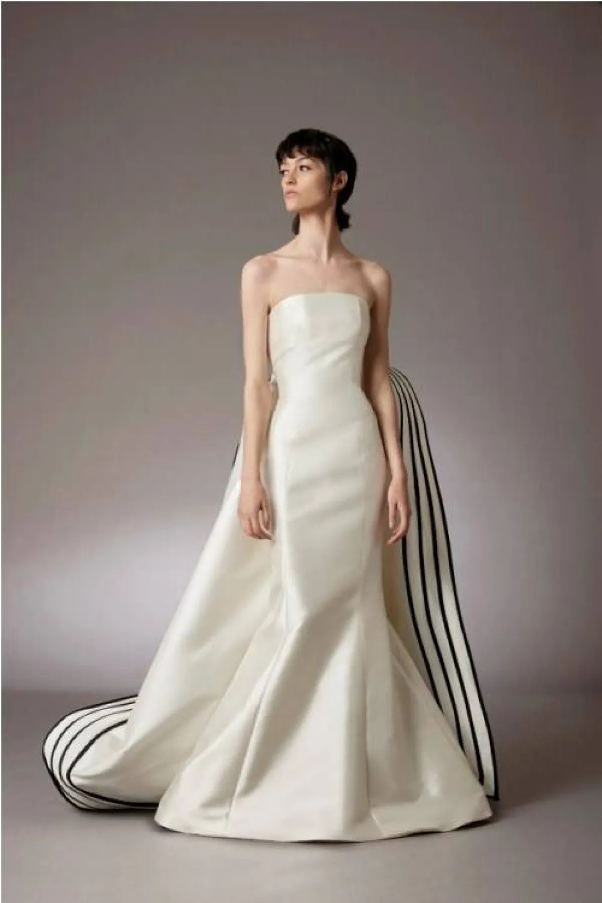 فستان زفاف بدون تطريز من انطونيو ريفا  Antonio Riva