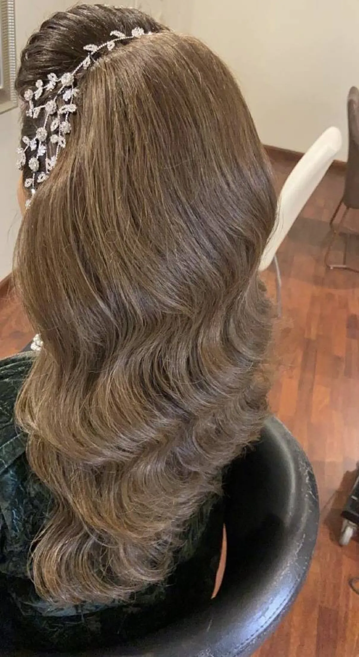 الشعر المموج مع اكسسوار الشعر