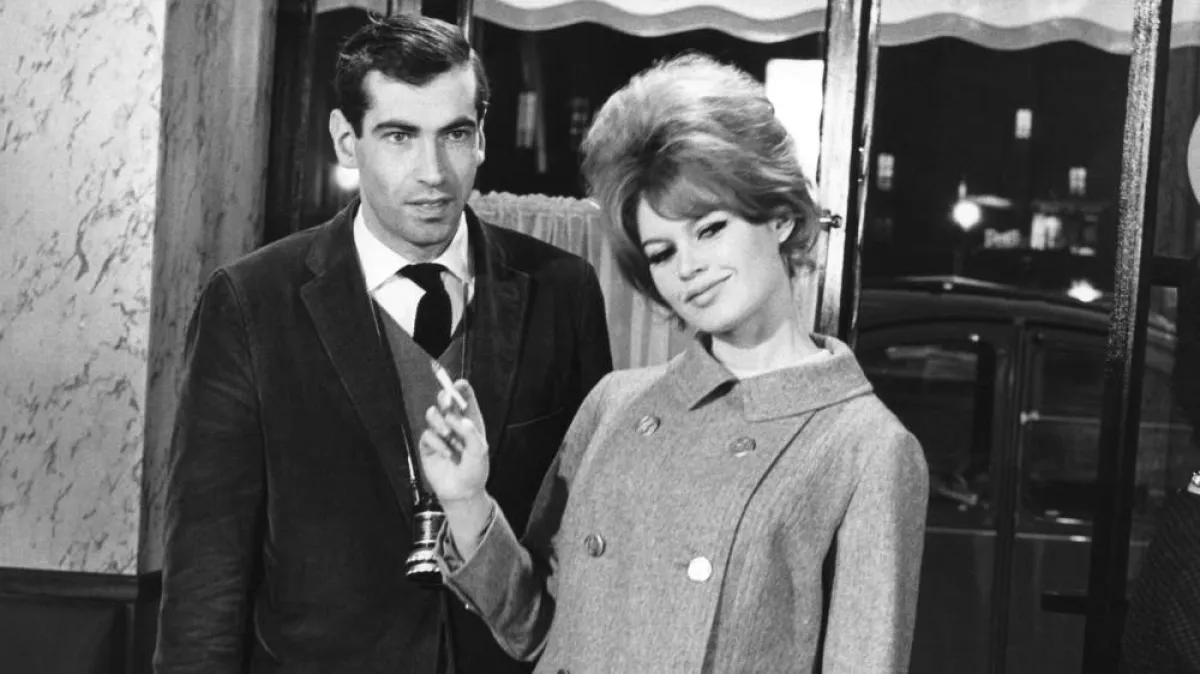 بريجيت باردو مع زوجها الأول روجيه فاديم وهو أخرج لها أشهر أفلامها-الصورة من موقع مجلة "فوغ "vogue .fr