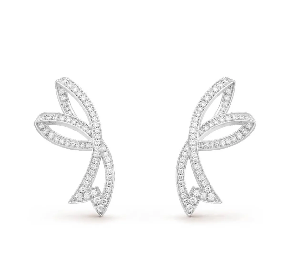 اقراط بتصميم معقد