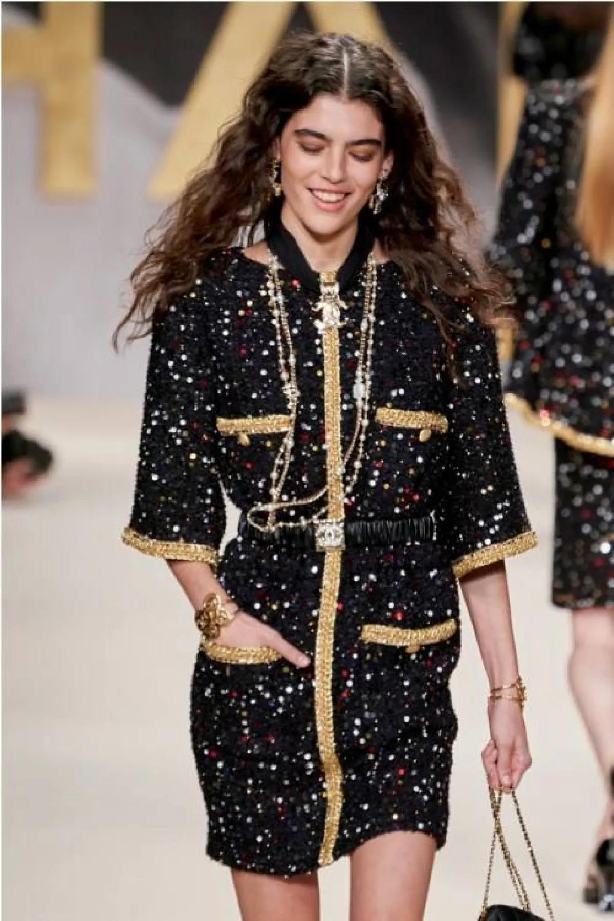 فستان براق قصير من شانيل  Chanel